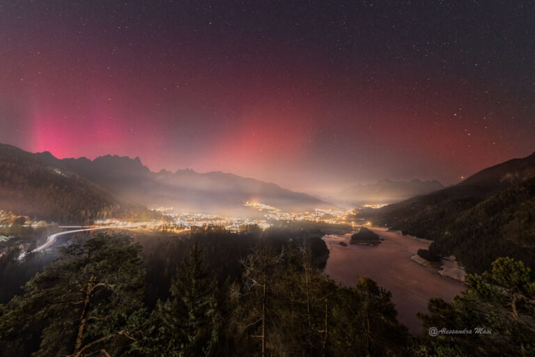 A New Year’s Aurora and SAR Arc