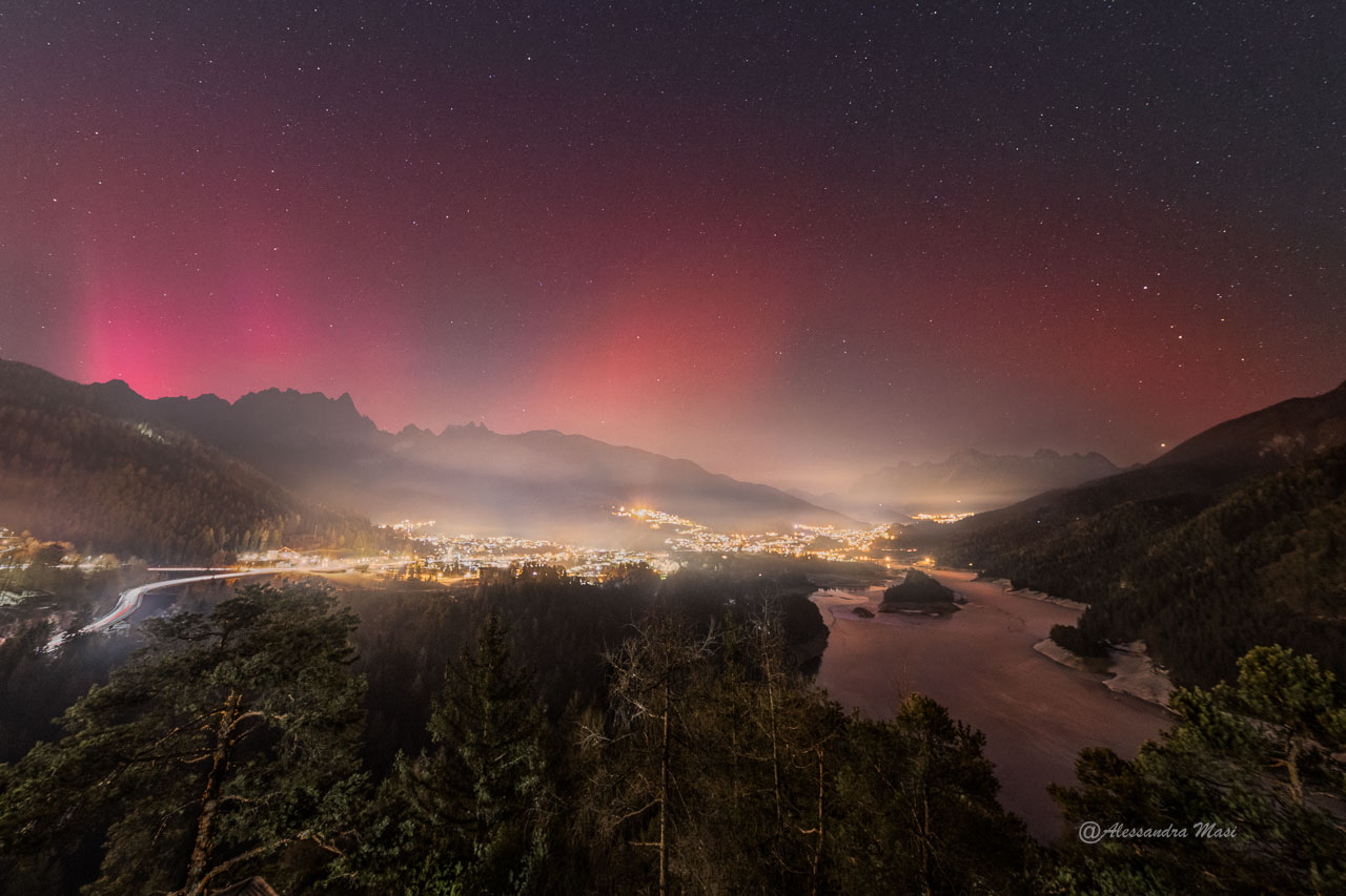 A New Year’s Aurora and SAR Arc