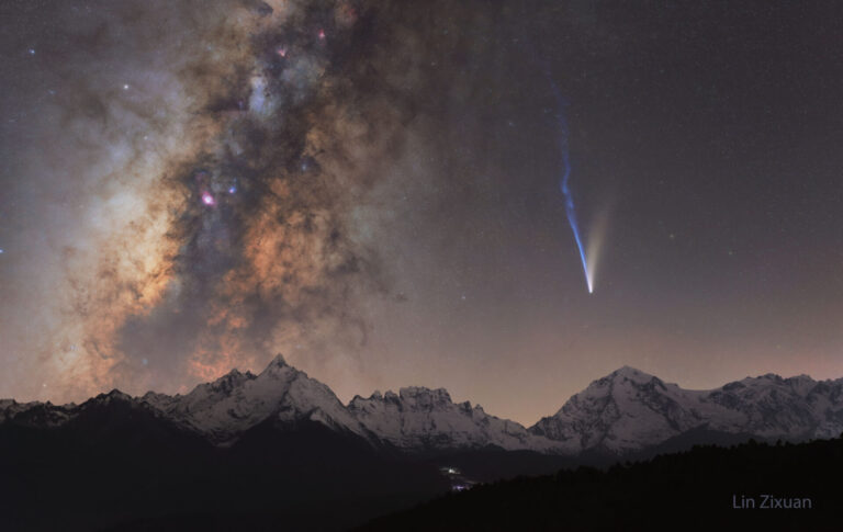 Comet Lemmon and the Milky Way