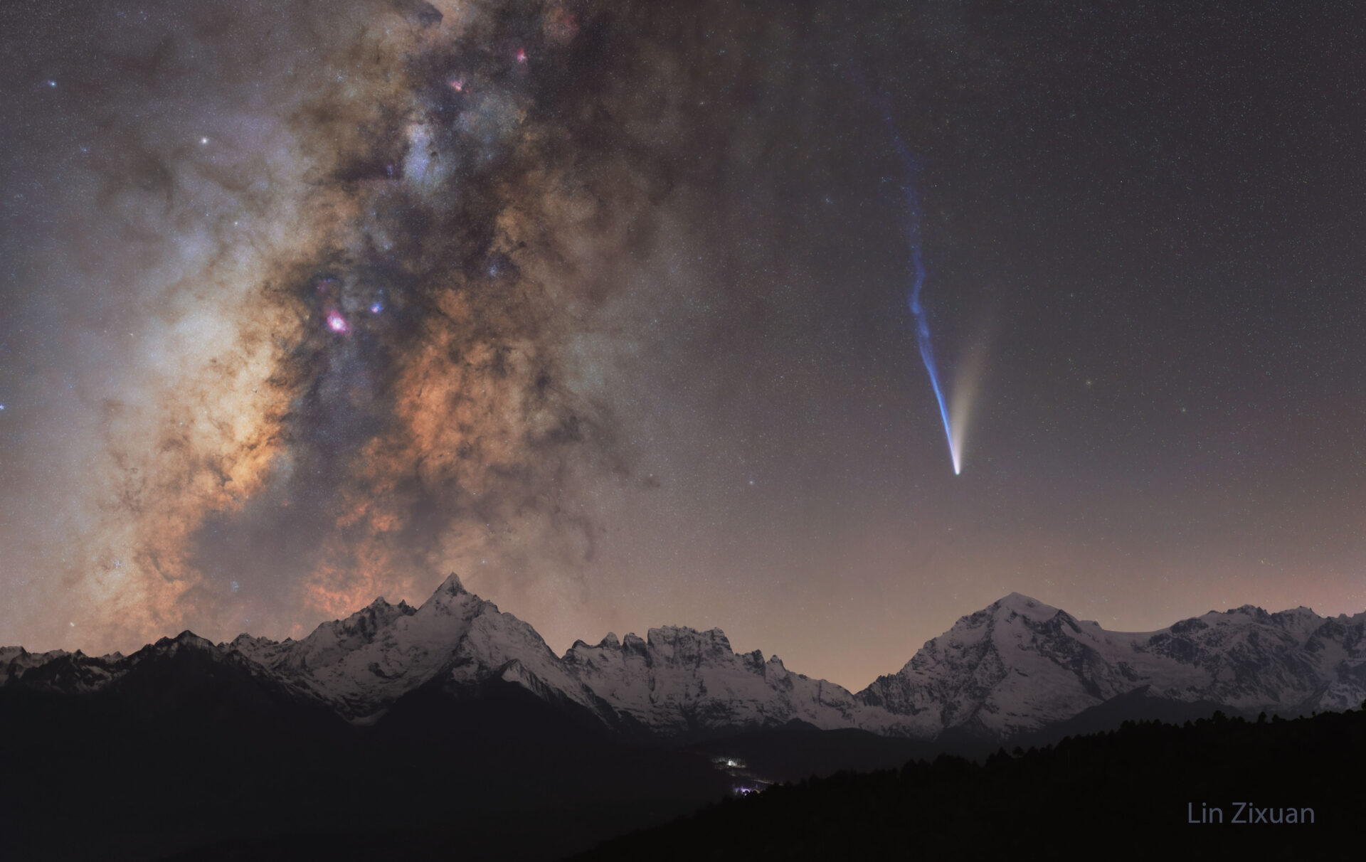 Comet Lemmon and the Milky Way