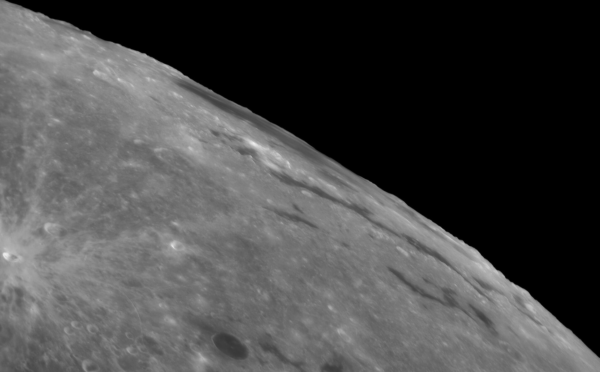Western Moon, Eastern Sea